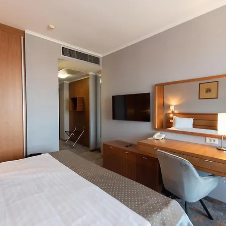 Wyndham Hotel 5*